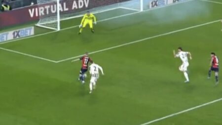 La prestazione di Mattia De Sciglio contro il Genoa non è passata inosservata ai tifosi della Juventus che sul web lo hanno riempito di insulti.