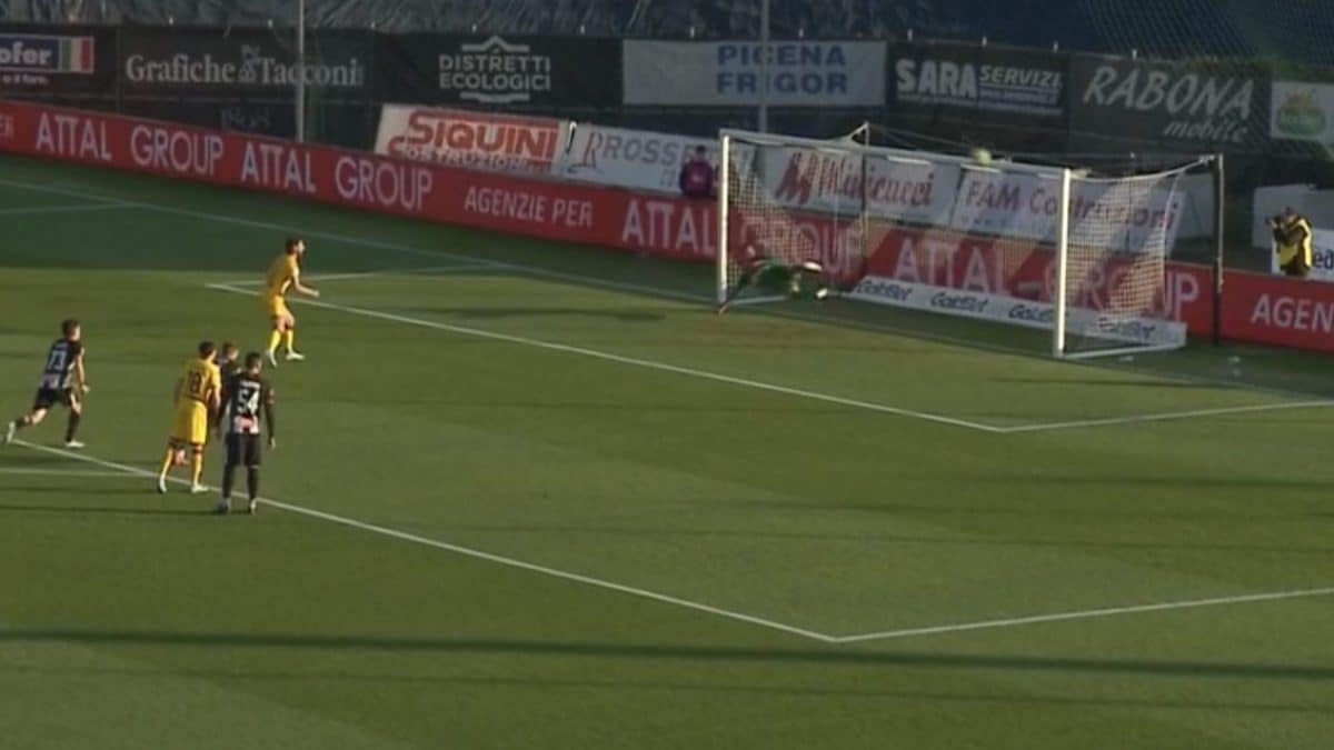 Pittarello sbaglia due rigori in un minuto: Ascoli-Cittadella diventa un incubo per l'attaccante
